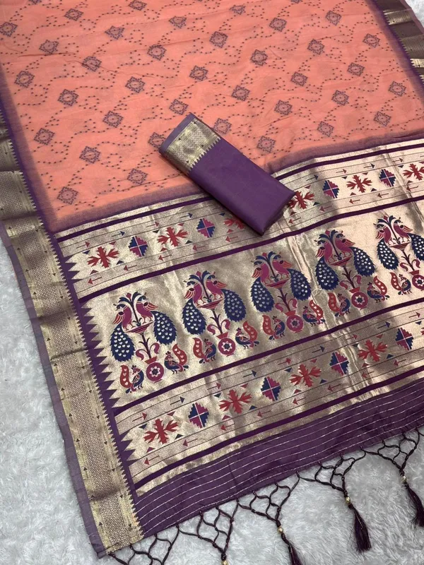 Aarushi_Cotton_Contrast_Thread_Weaving_Bandhej_Jacquard_Rich_Pallu_In_Saree_With_Zari_Weaving_Minakari_Thread_Pattern_Peach