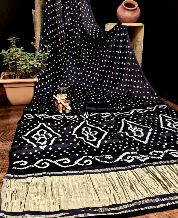 Gaji_Silk_Original_Bandhani_Saree_With_Pure_Lagadi_Patta_Black