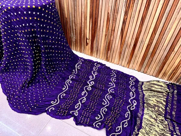 Gaji_Silk_Original_Bandhani_Saree_With_Pure_Lagadi_Patta_Deep_Purple