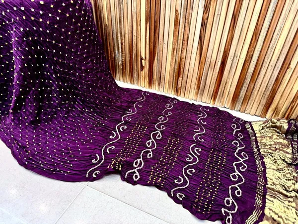 Gaji_Silk_Original_Bandhani_Saree_With_Pure_Lagadi_Patta_Wine