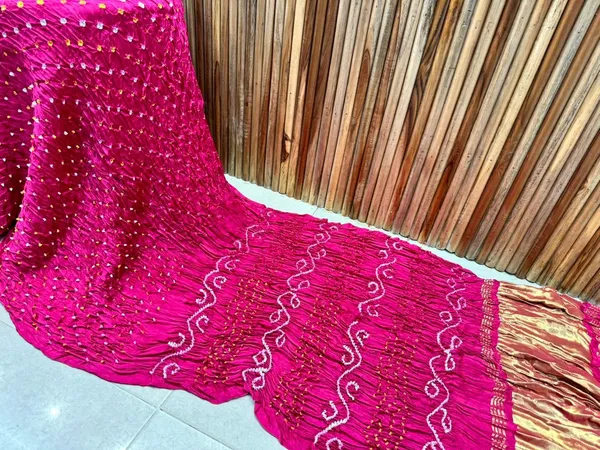 Gaji_Silk_Original_Bandhani_Saree_With_Pure_Lagadi_Patta_Pink