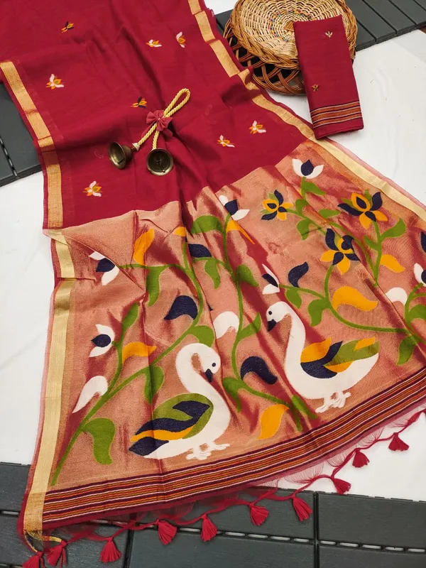 Meenakari_Woven_Linen_Silk_Saree_With_Jamdani_Pallu_Swan_Motif_Paithani_Fusion_Saree_Red