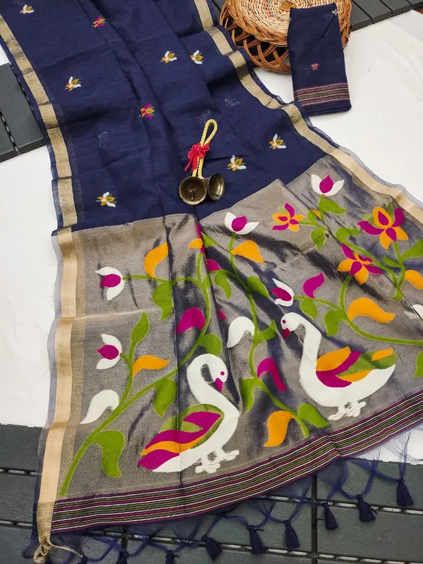 Meenakari_Woven_Linen_Silk_Saree_With_Jamdani_Pallu_Swan_Motif_Paithani_Fusion_Saree_Navy