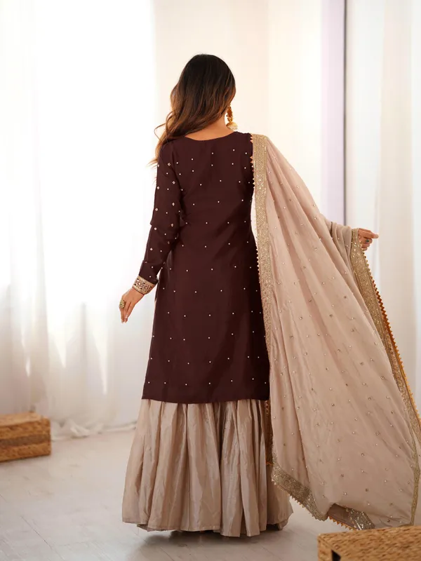 Vastrahut_Ethnic_Motifs_Embroidered_Sharara_Set_With_Dupatta_Maroon