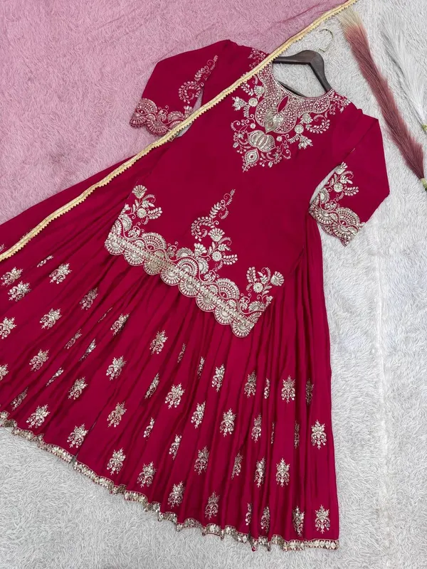 New_Ready_To_Wear_Collection_3_Piece_Fancy_Kurti_With_Beautiful_Flaired_Plazzo_And_Dupatta