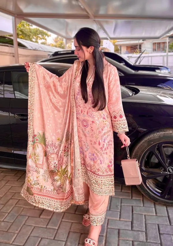 New_Ready_To_Wear_Collection_Fancy_Printed_Kurti_With_Beautiful_Bottom_And_Attractive_Dupatta
