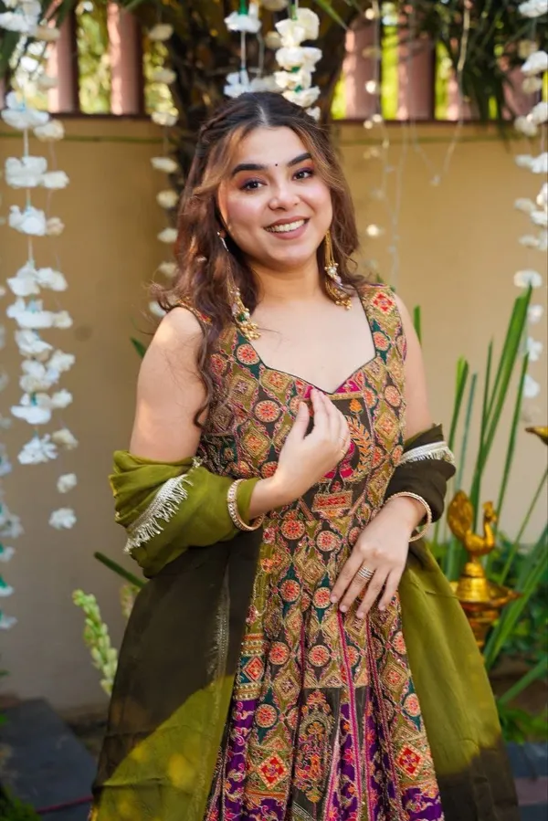 Exquisite_Printed_Chinon_Wedding_Gown_Set_Mehandi