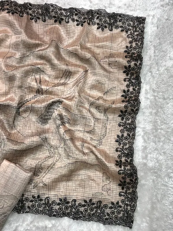 Digital_Print_Black_Sequins_Embroidered_Work_Creates_A_Tapestry_Of_Elegance_This_Piece_Of_Glass_Organza_Saree