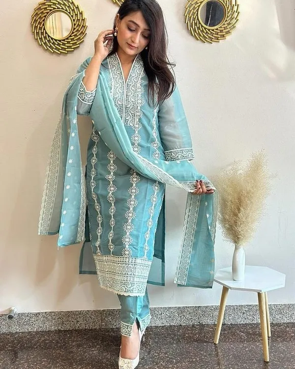 Mangaldeep_Womenilk_Kurta_Pant_Dupatta_Set