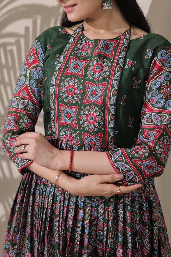 Beautifully_Flared_Gown_Designed_For_Effortless_Elegance_Blue