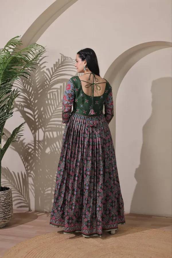 Beautifully_Flared_Gown_Designed_For_Effortless_Elegance_Blue