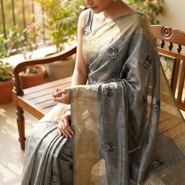Assam_Silk_Zari_Jacquard_Border_With_Zari_Weaving_Chit_Pallu_With_Running_Blouse_Light_Grey