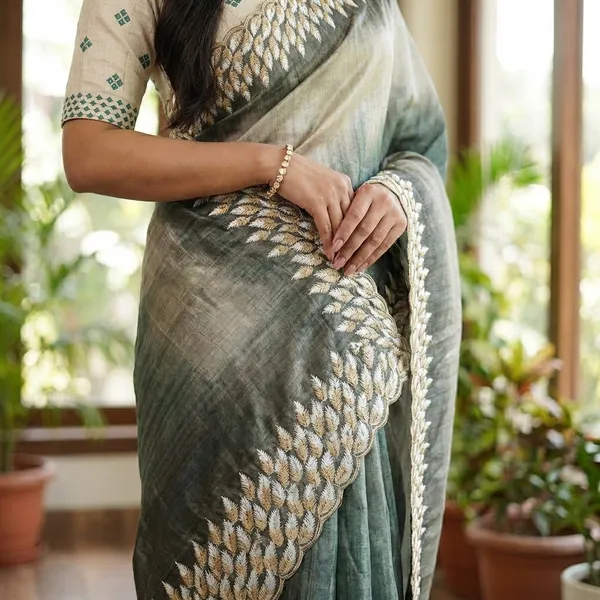Flamingo_Tussar_Silk_Saree_With_Shaded_Digital_Print_Thread_Feather_Embroidery_Teal
