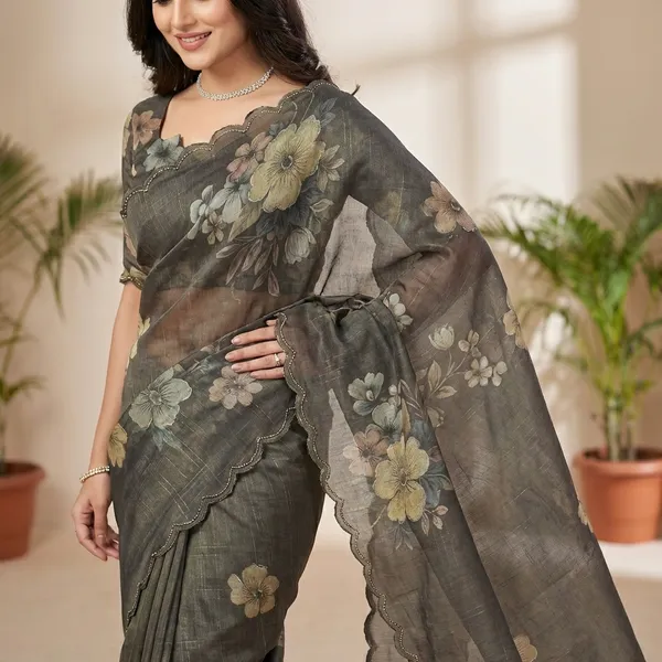 Cutwork_Outline_Of_Sequins_Bids_In_Saree_Border_Mehandi