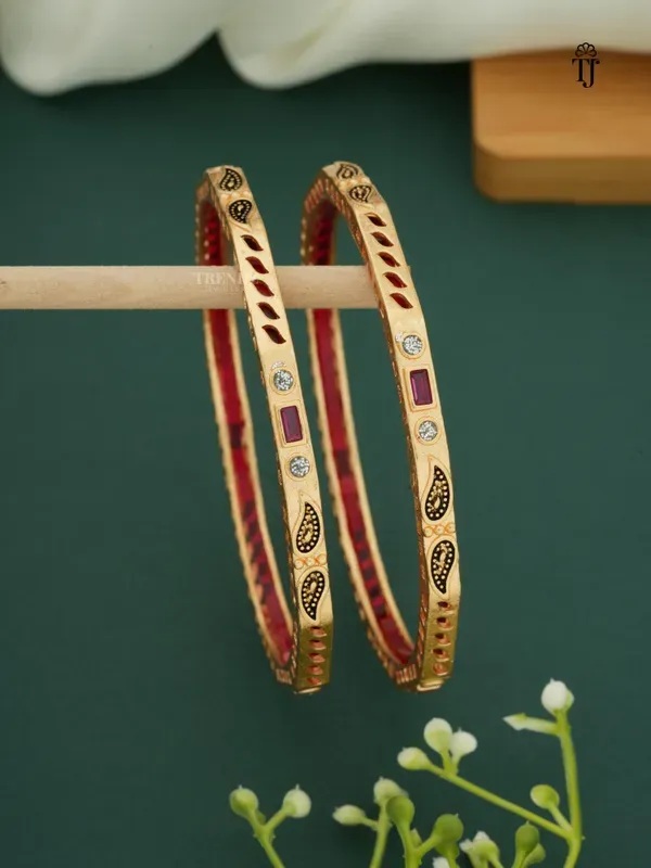 Gold-Toned_Kundan_And_Meenakari_Bangle_Set_(Pack_Of_2)