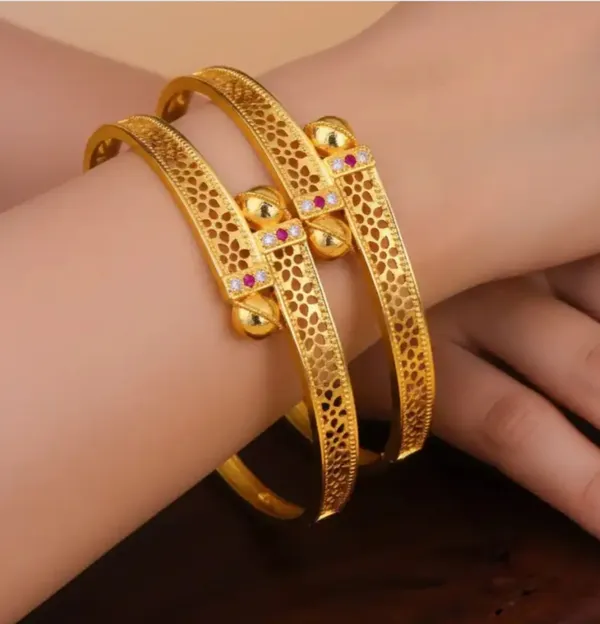 Gold-Plated_Filigree_Bangle_Set_With_Colorful_Stones