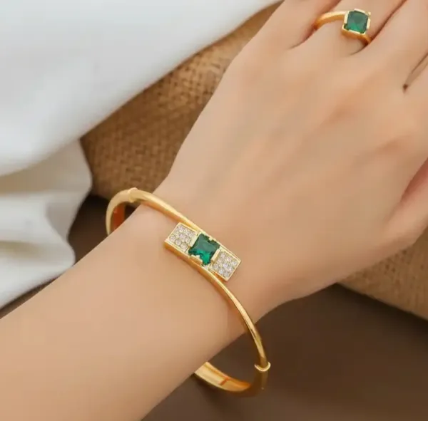 Elegant_Green_Stone_Gold-Plated_Bracelet_And_Ring_Set