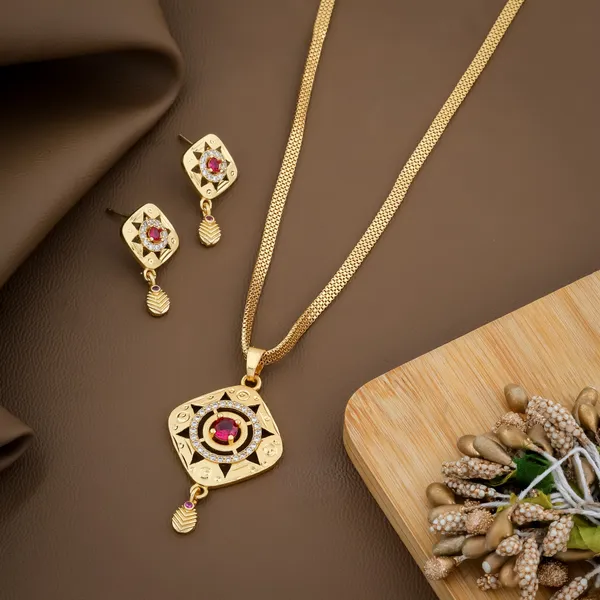 Traditional_Gold-Plated_Pendant_Set_With_Pink_Stone