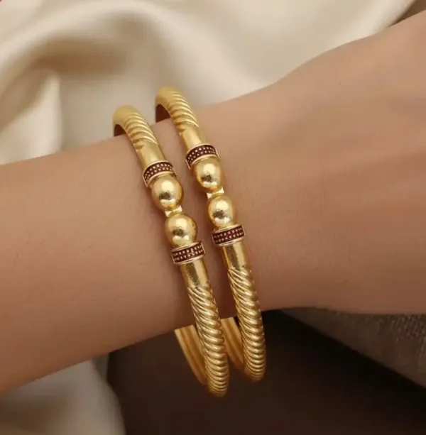 Traditional_Gold-Toned_Bangle_Set_With_Textured_Design