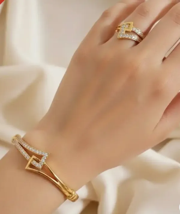 Elegant_Stackable_Gold_And_Diamond_Ring_Set