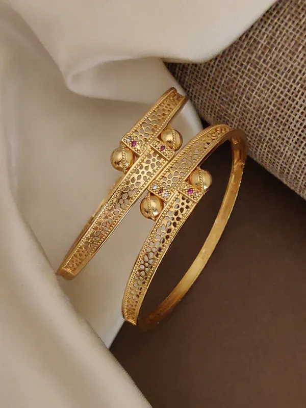 Gold-Plated_Filigree_Bangle_Set_With_Colorful_Stones