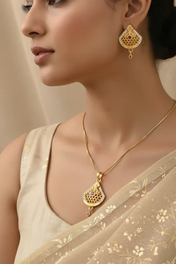 UNIQ_DESIGNER_PENDAL_SET