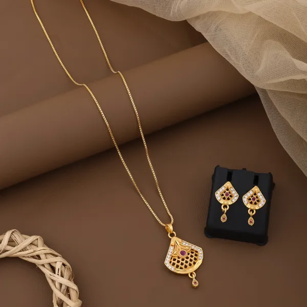 UNIQ_DESIGNER_PENDAL_SET