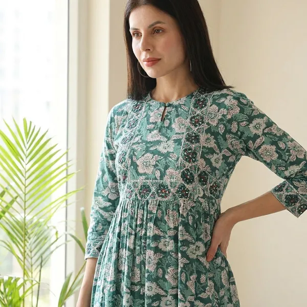Green_Floral_Print_Aline_Dress_With_3/4_Sleeves