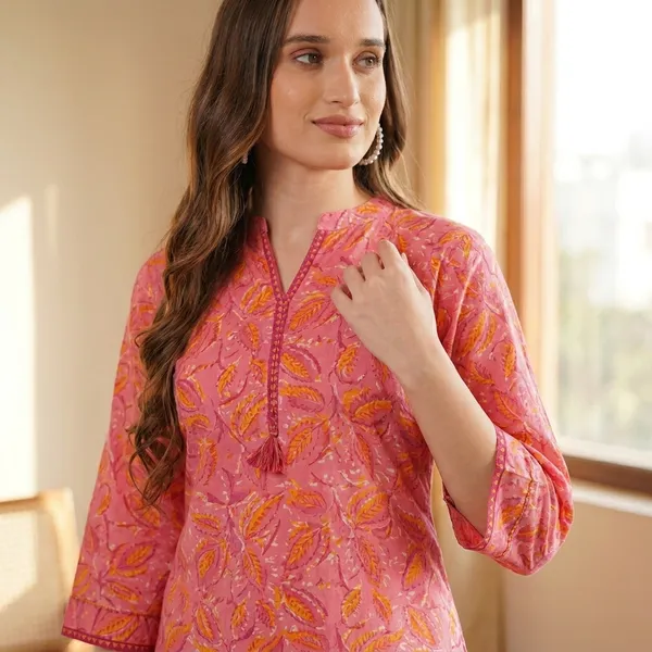 Pink_Printed_Cotton_Kurti_With_Zipper_Detail