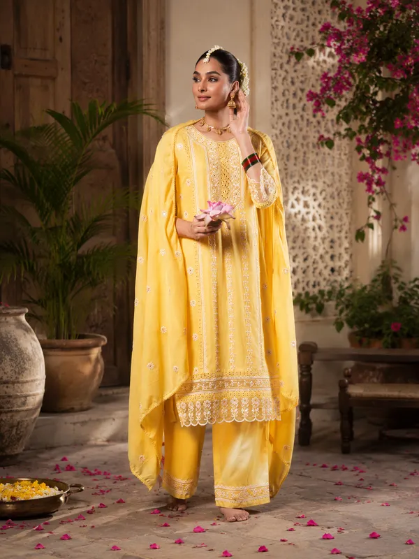 Sunshine_Lucknowi_Chikankari_Suit_Set