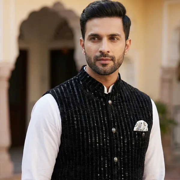 Men_Ethnic_Sleeveless_Nehru_Jacket_With_Embroidered_Detailing