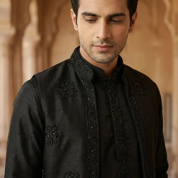 Elegant_Embroidered_Sherwani_With_Mandarin_Collar