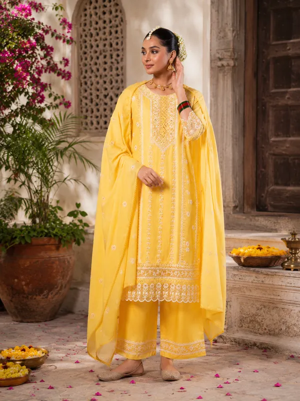 Sunshine_Lucknowi_Chikankari_Suit_Set