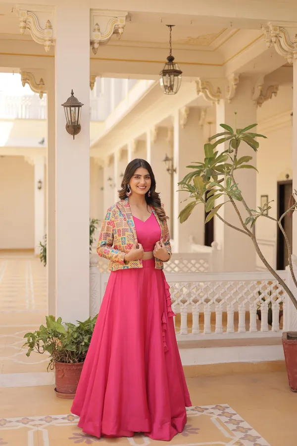 Multicolor_Perfect_Ethnic_Wear_Readymade_Lehenga_Choli_With_Koti