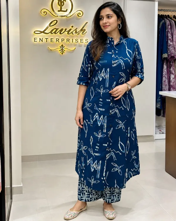 Cotton_Kurta_Pant_Set_for_Women,_Indian_Ethnic_Co-ord_Set,_Summer_Cotton_Cord_Set,_Casual_Daily_Wear_Kurti_Set,_Office_Wear_Outfit_–_Indigo_Blue_Abstract_Print