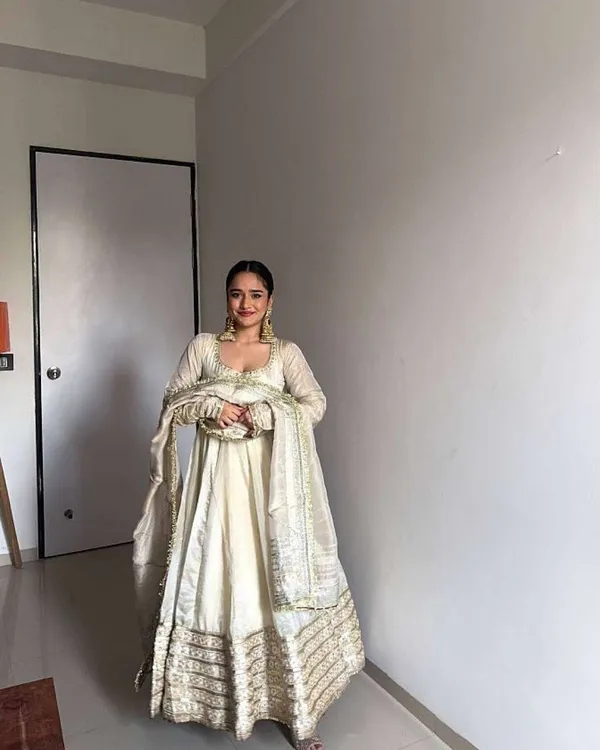 White_Anarkali_bridal_suit_For_Women