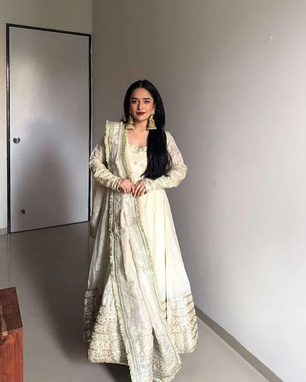 White_Anarkali_bridal_suit_For_Women