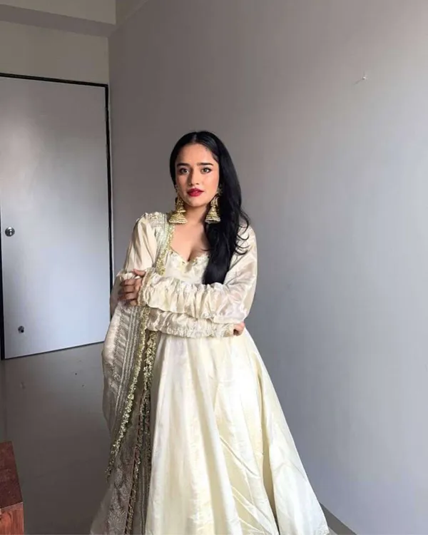 White_Anarkali_bridal_suit_For_Women