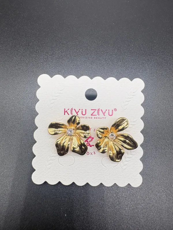 Gold_Alloy_Flower_Crystal_Stud_Earrings_For_Women