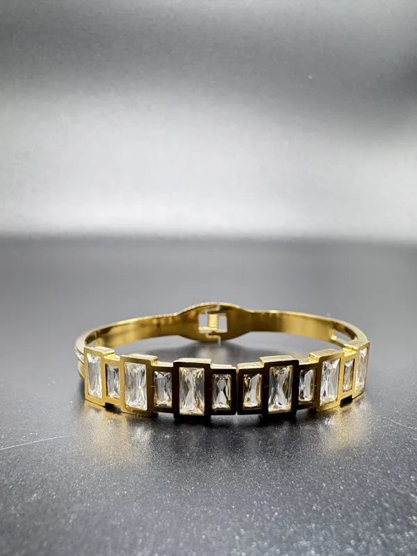 Gold_Plated_Alloy_Crystal_Bangle_Bracelet_For_Women