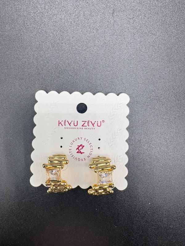 Gold_Alloy_Spiral_Crystal_Stud_Earrings_For_Women