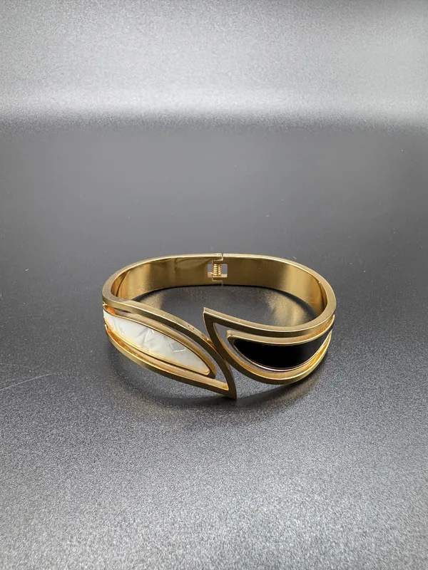 Gold_Alloy_Black_White_Enamel_Bangle_Bracelet_For_Women