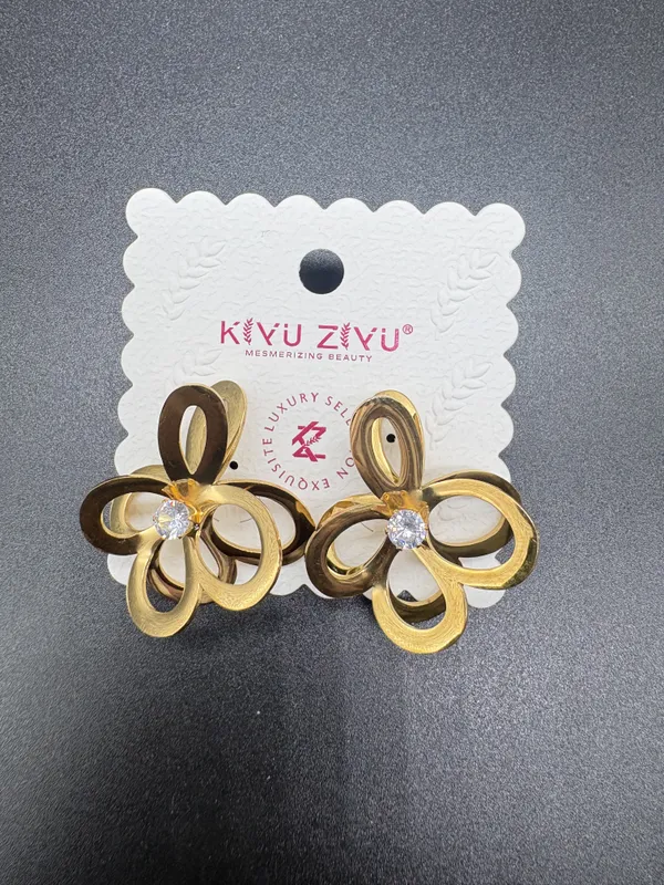 Gold_Alloy_Floral_Crystal_Center_Stud_Earrings_For_Women