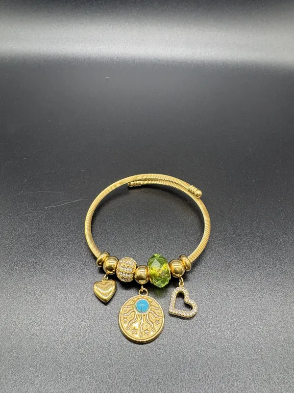 Gold_Toned_Alloy_Heart_Crystal_Charm_Bracelet_For_Women