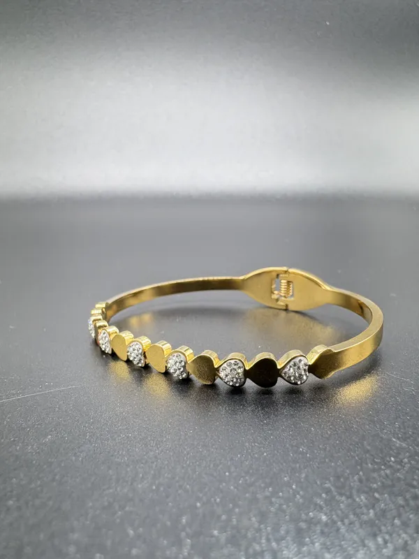 Gold_Alloy_Crystal_Heart_Charm_Bangle_Bracelet_For_Women
