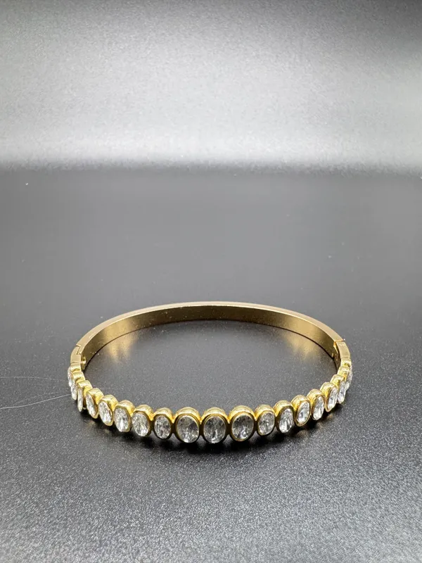 Gold_Alloy_Oval_Crystal_Bangle_Bracelet_For_Women