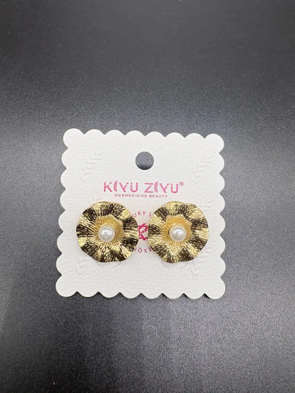 White_Pearl_Gold_Tone_Textured_Disc_Stud_Earrings_For_Women