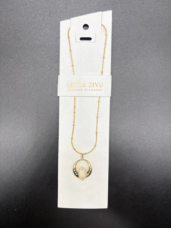 Gold_Alloy_Claddagh_Pendant_Necklace_For_Women