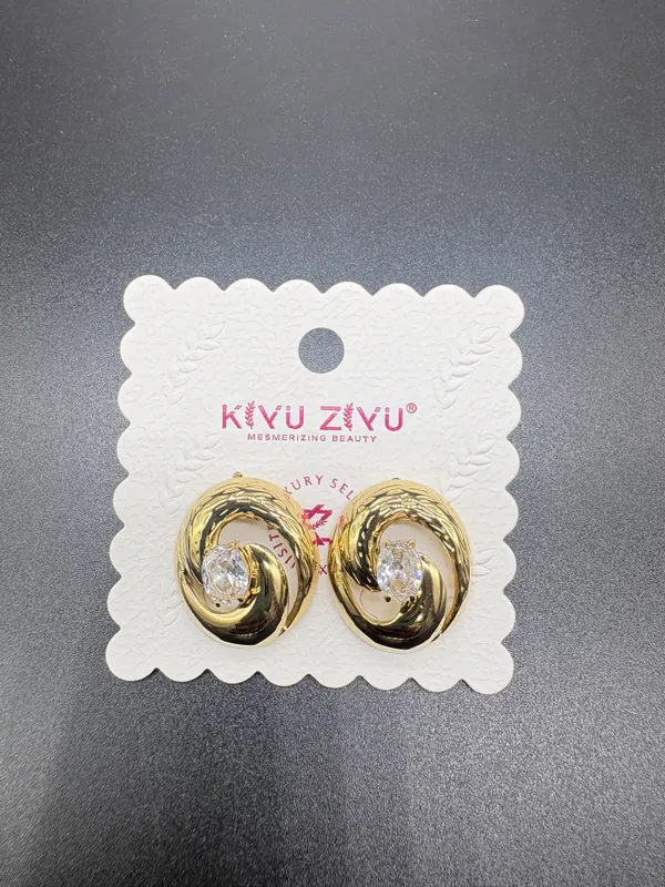 Gold_Alloy_Oval_Crystal_Stone_Stud_Earrings_For_Women