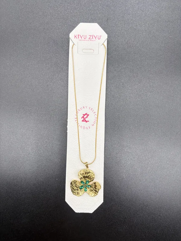 Green_Stone_Gold_Alloy_Floral_Pendant_Necklace_For_Women